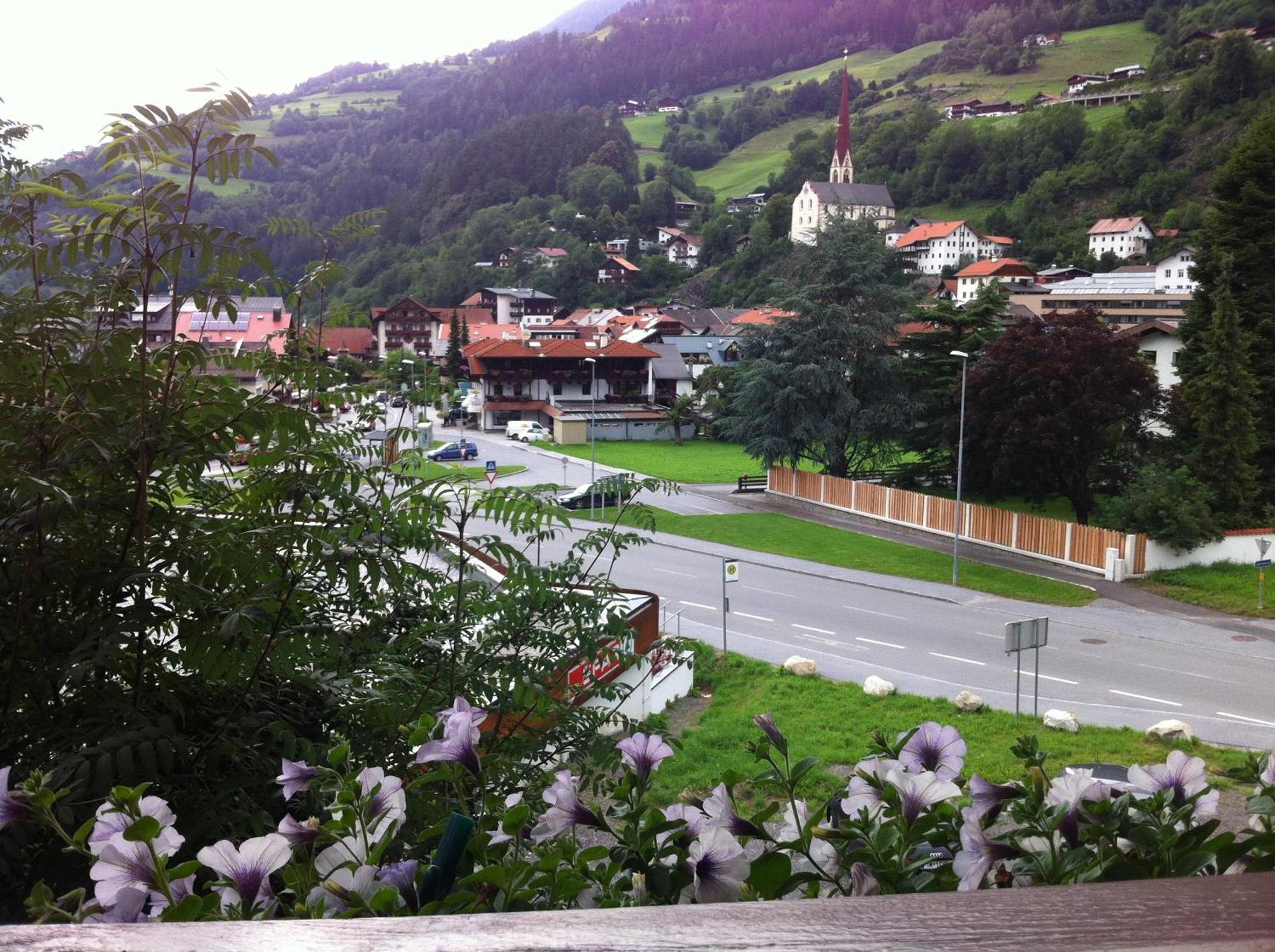 Pension Garni Gerhard Oetz Exterior foto