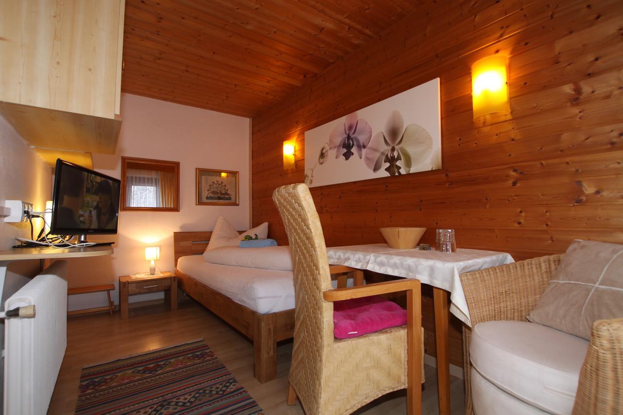 Pension Garni Gerhard Oetz Exterior foto