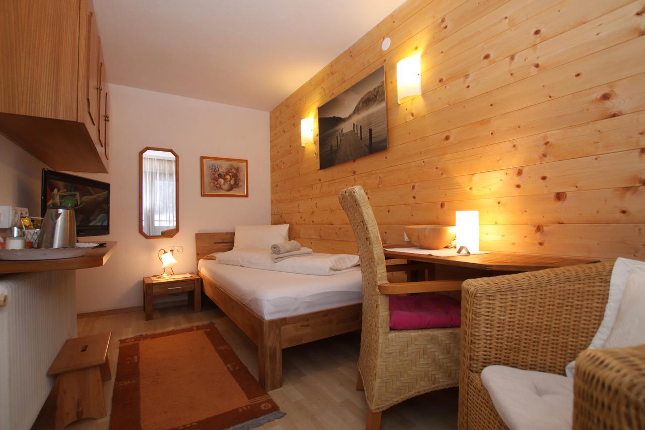 Pension Garni Gerhard Oetz Exterior foto